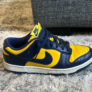 Men’s Nike dunks university yellow and blue 6/10 condition.
